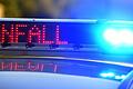 Polizei sichert Unfallstelle       -  Der Fu&szlig;g&auml;nger wurde bei dem Unfall schwer verletzt. Er starb mehrere Tage sp&auml;ter im Krankenhaus. (Symbolbild)